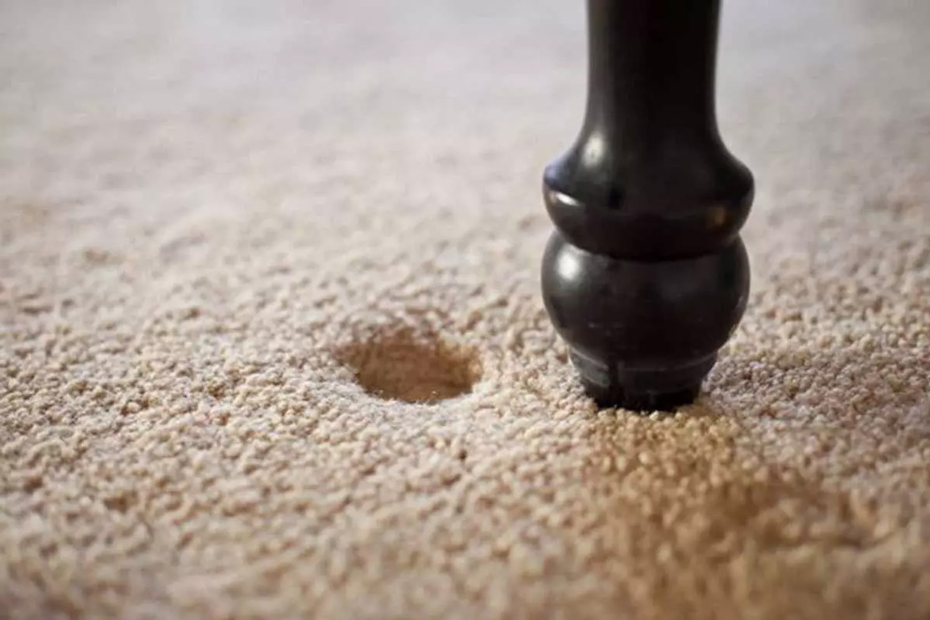 رفع کوبیدگی فرش ماشینی بر اثر گذاشتن جسم سنگین - الو قالیشویی